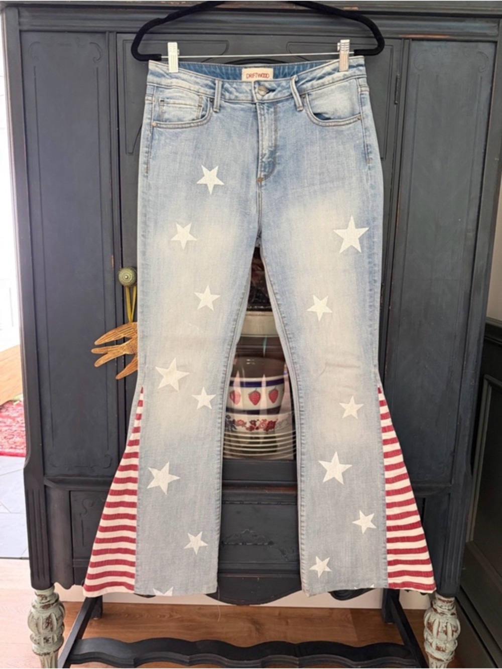 🇺🇸 DRIFTWOOD Americana flare jeans, size 28